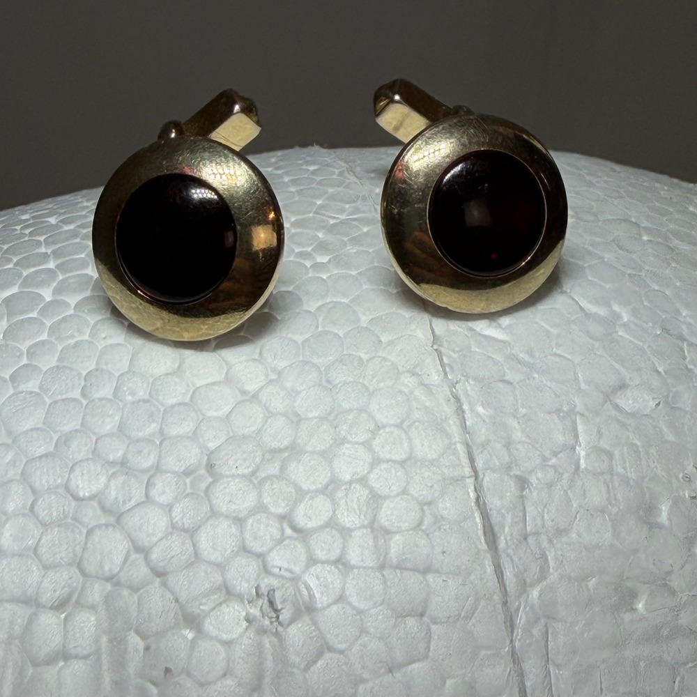 Vintage Swank Mens Gold Tone Red Cabochon Round Toggle Back Cufflinks